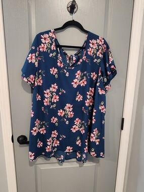 Torrid Blue Floral Short Sleeve Women’s Top